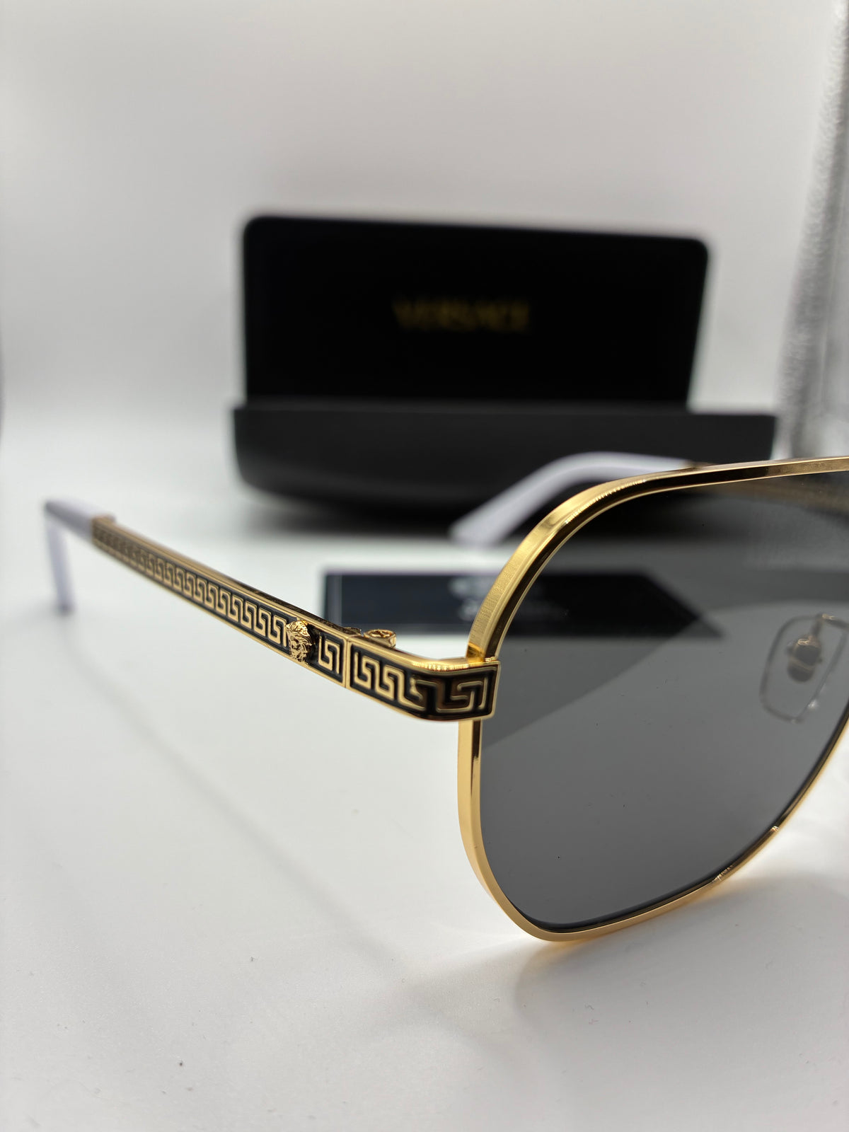 V white Navigator sunglasses full set