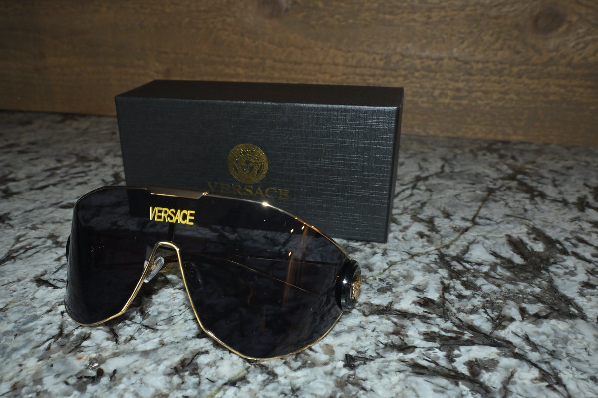 V oversized sunglasses